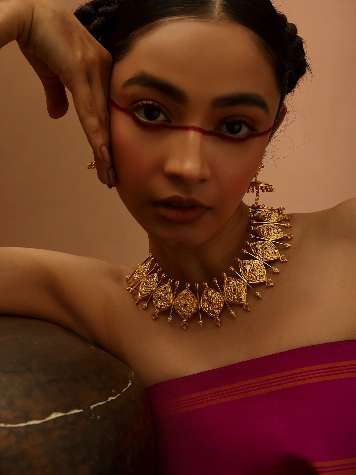 Mithur Neckpiece