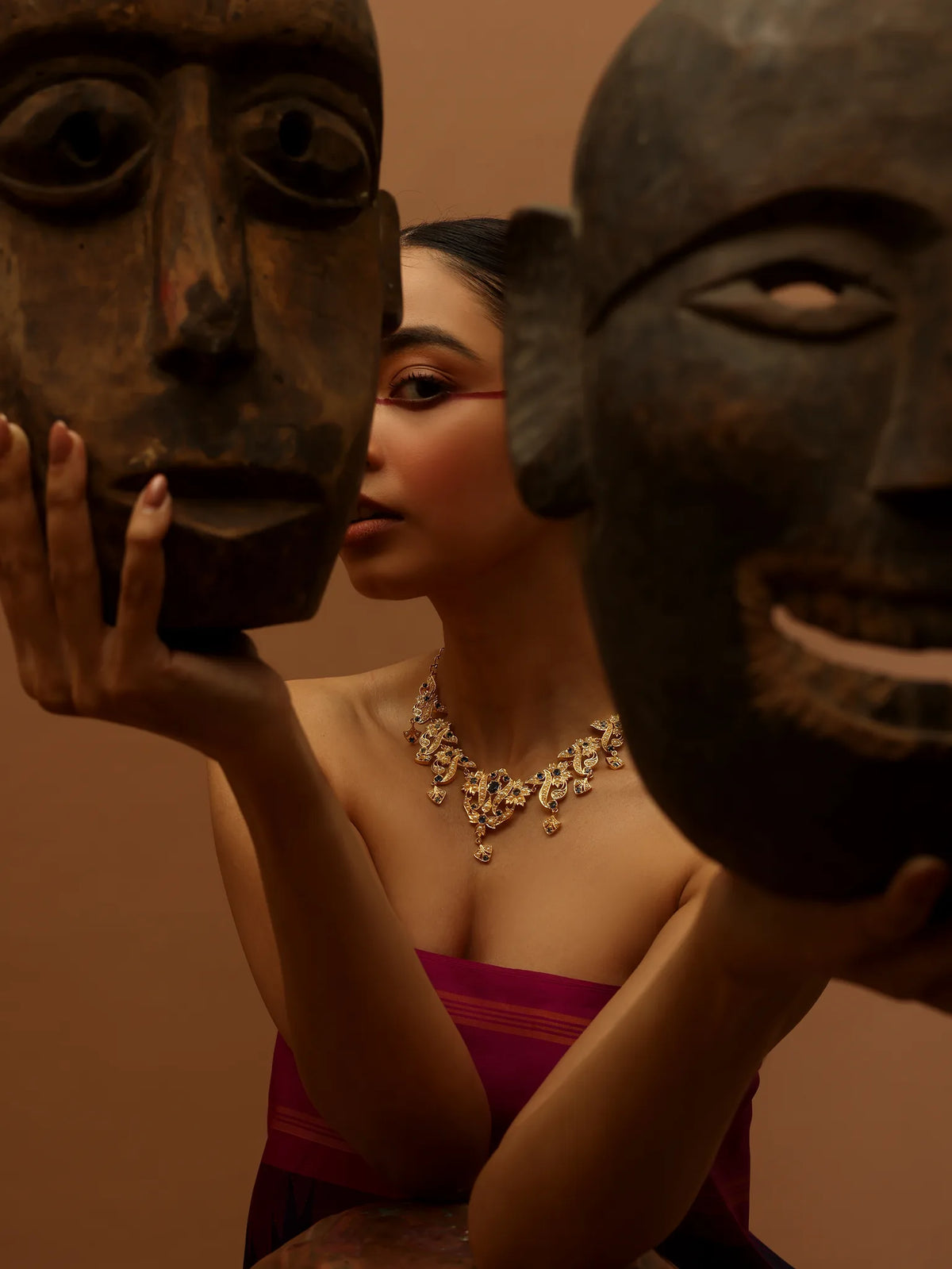 Nila Sila Neckpiece