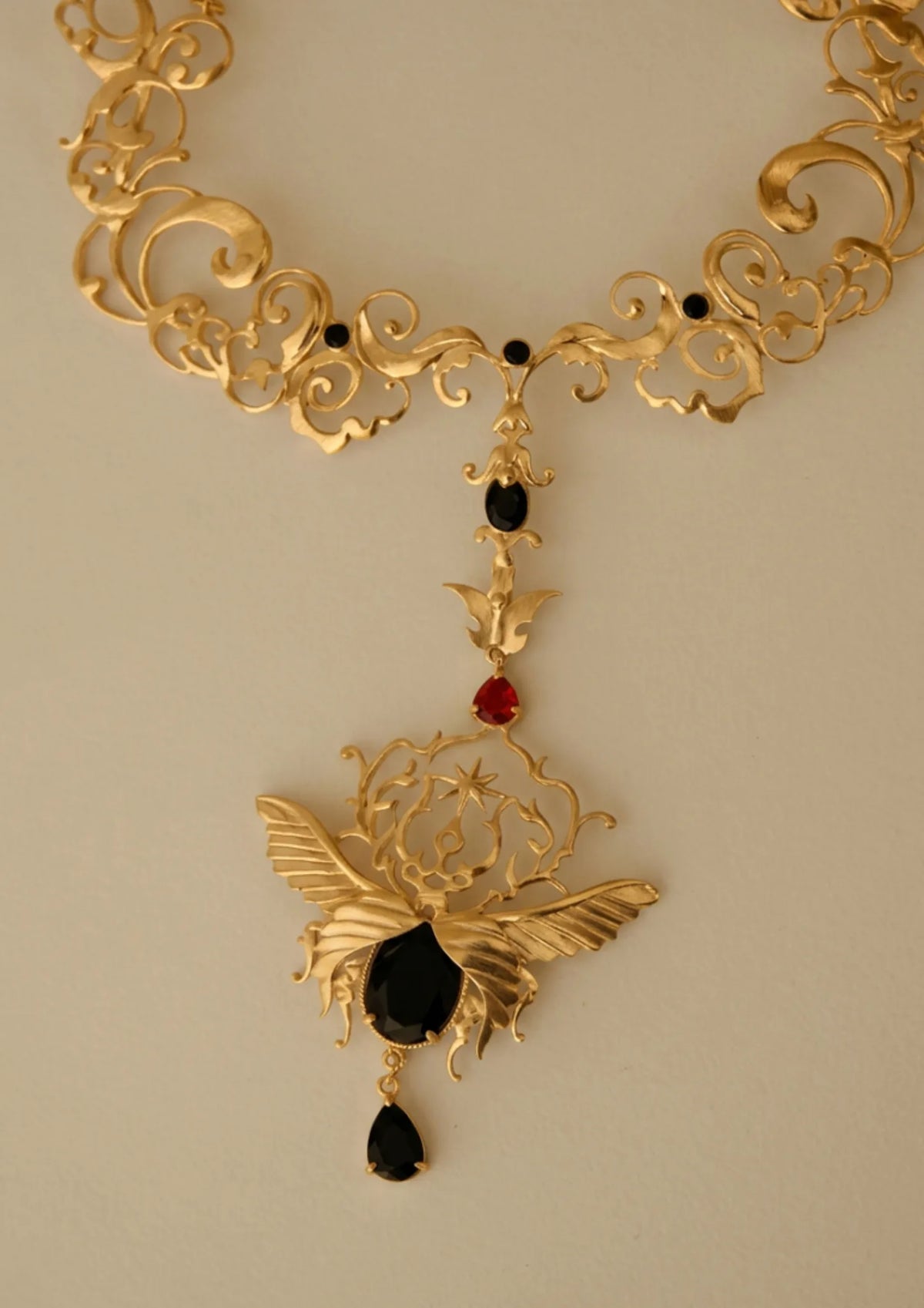 Dark Neckpiece