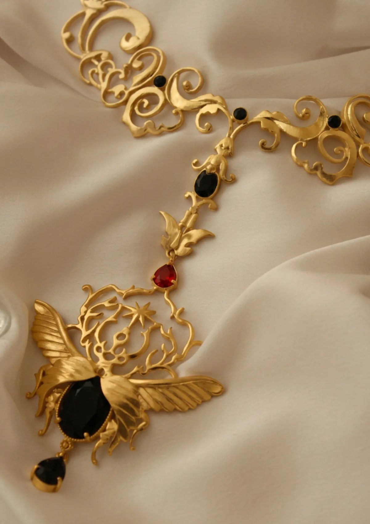 Dark Neckpiece
