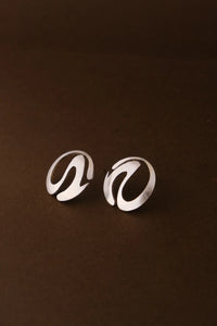 Curvy Disc Earring