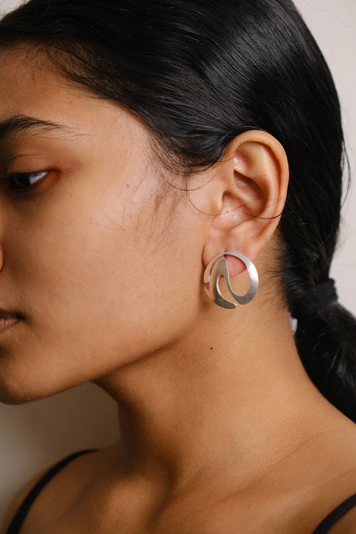 Curvy Disc Earring