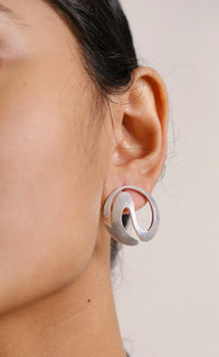 Curvy Disc Earring